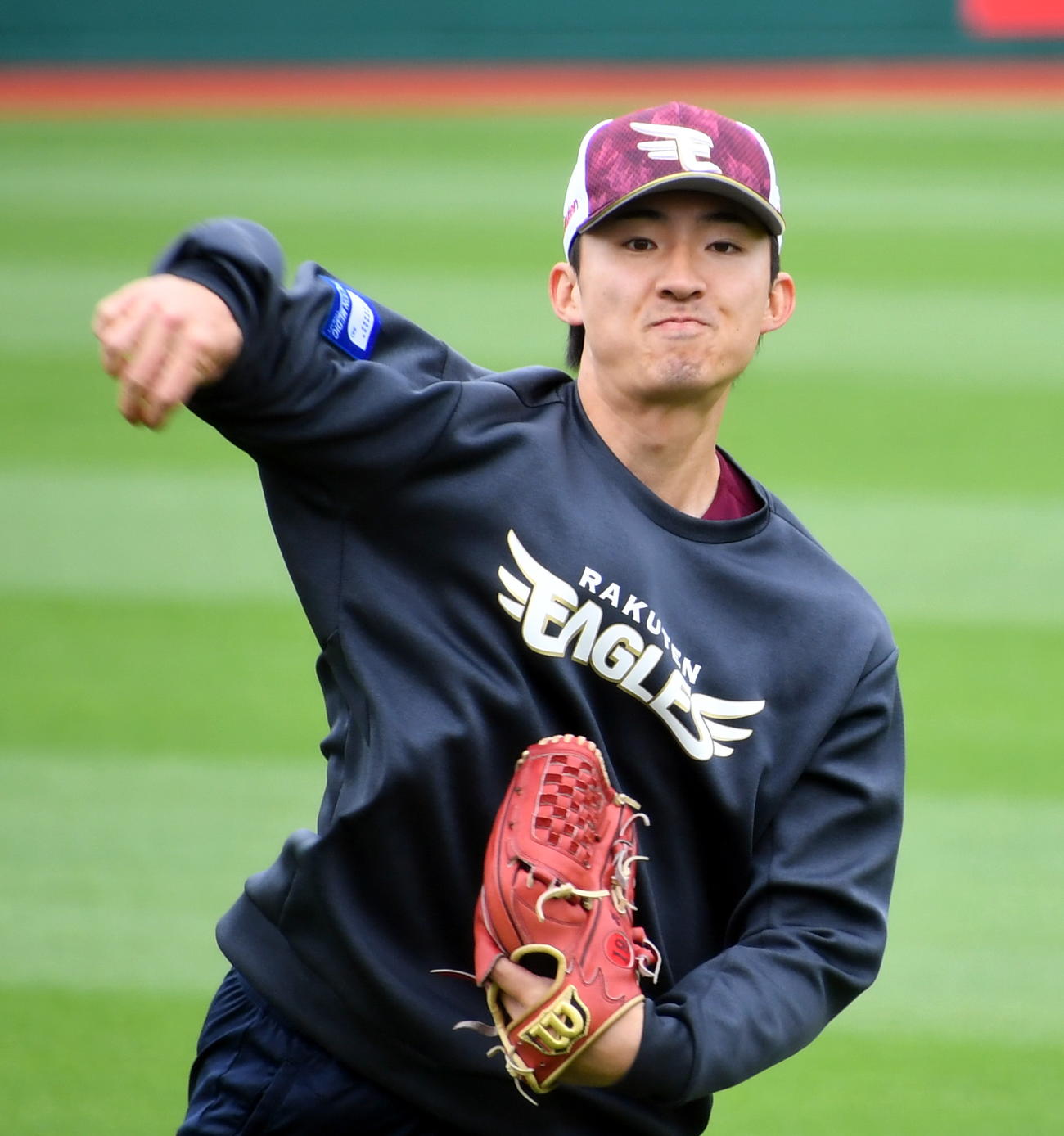 キャッチボールする楽天荘司（撮影・山田愛斗）