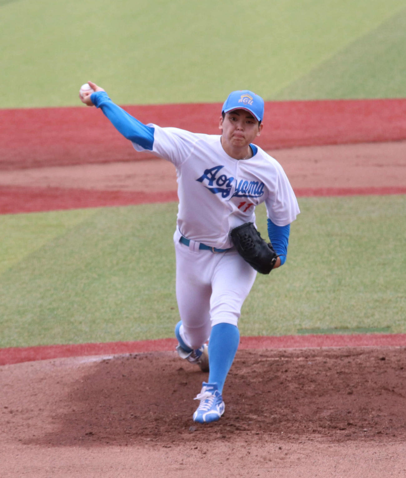 青学大対亜大　先発し力投する青学大・中西（撮影・北村健龍）