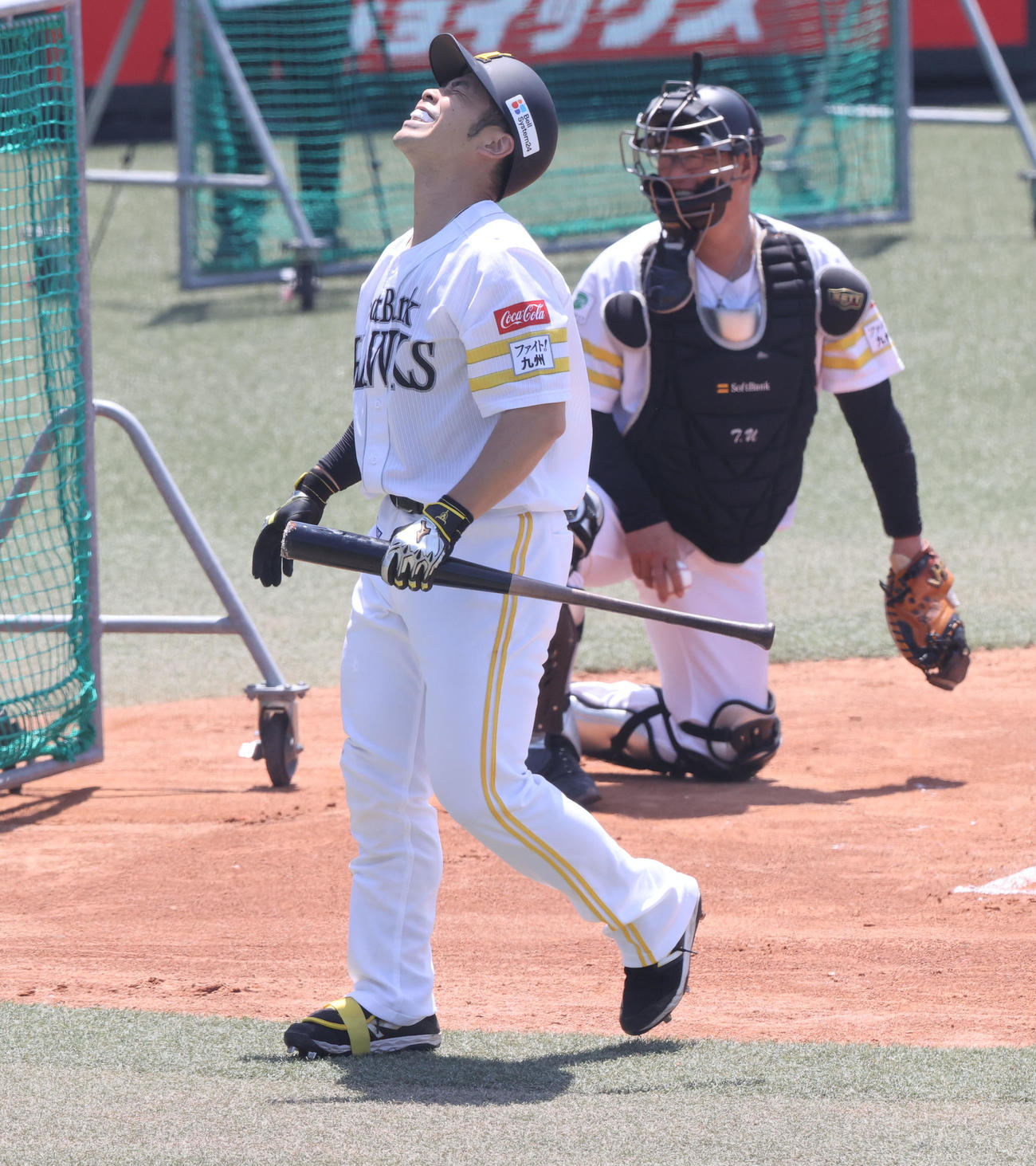 ライブBPで打席に立った近藤は空振り三振に終わり悔しそうな表情（撮影・梅根麻紀）