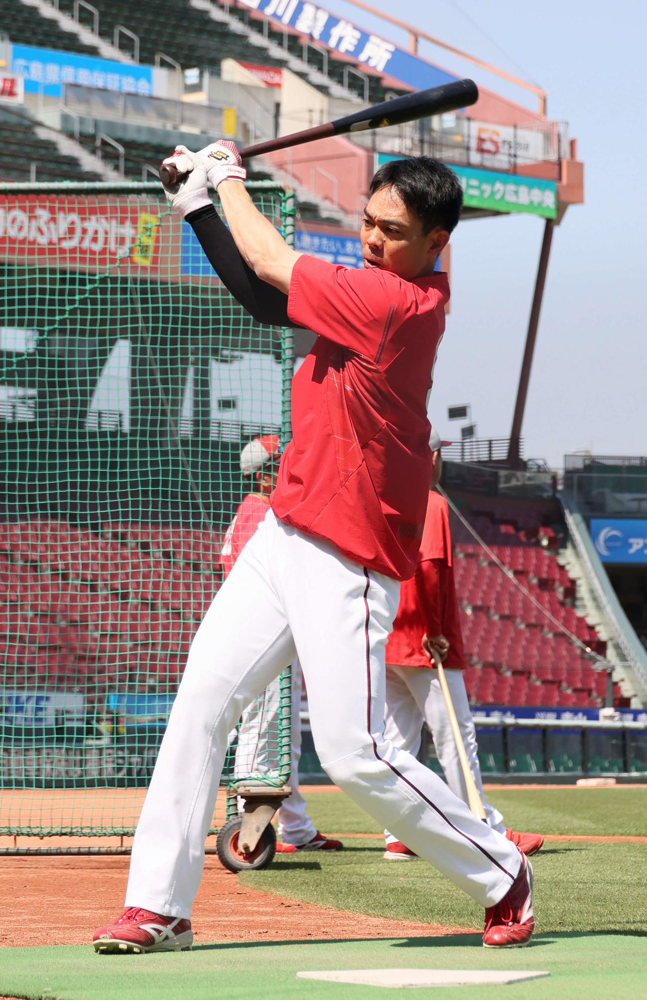 広島対巨人　1軍に合流し、試合前練習をする秋山（撮影・加藤孝規）
