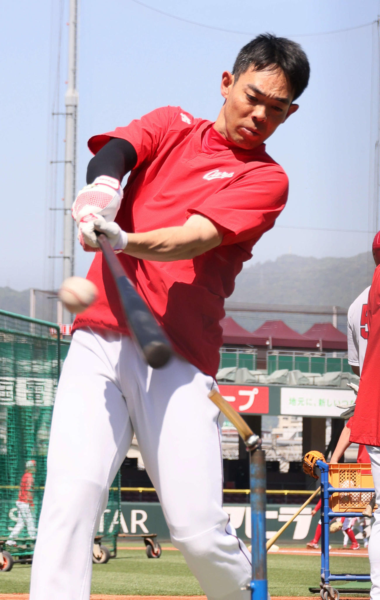 広島対巨人　1軍に合流し、試合前練習をする秋山（撮影・加藤孝規）