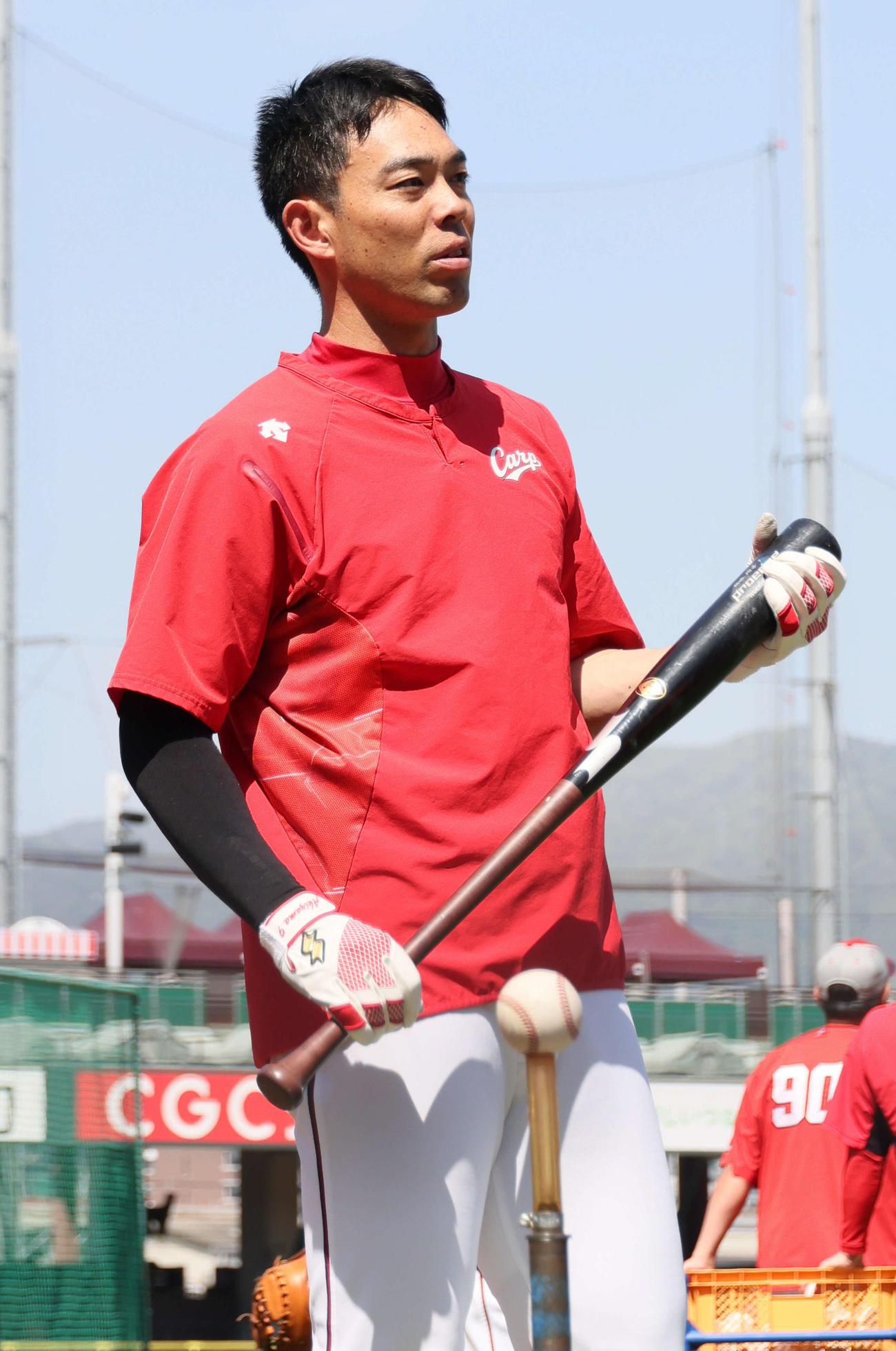 広島対巨人　1軍に合流し、試合前練習をする秋山（撮影・加藤孝規）