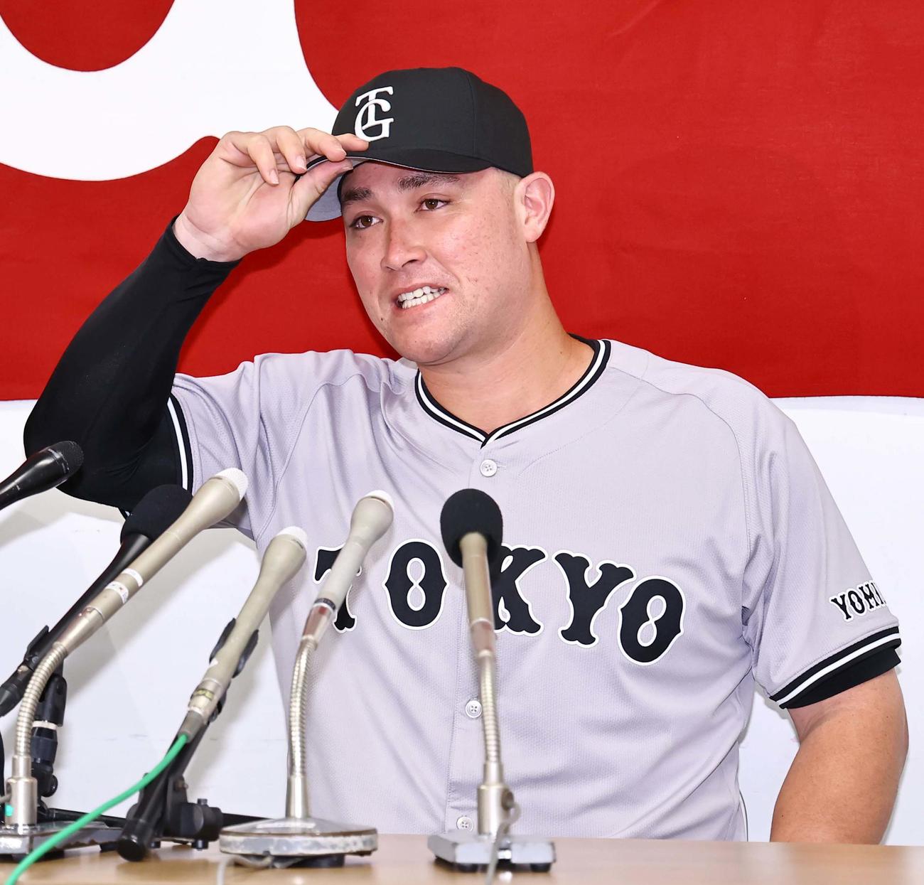 広島対巨人　マツダスタジアムで会見するリチャード（撮影・上田博志）