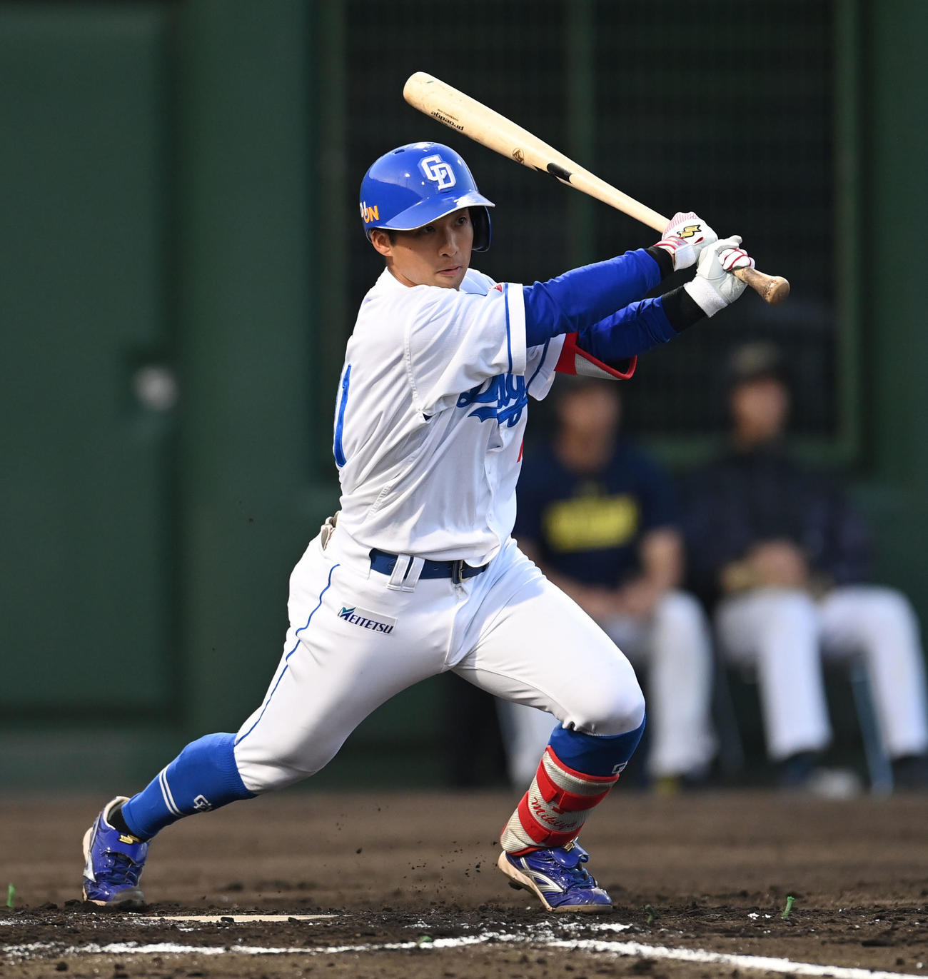 中日対ヤクルト　1回裏中日2死満塁、右前適時打を放つ田中（撮影・森本幸一）