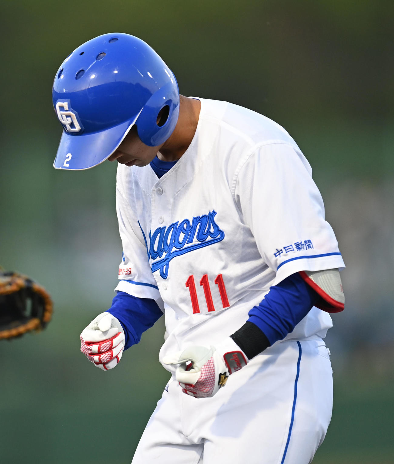 中日対ヤクルト　1回裏中日2死満塁、右前適時打を放ちガッツポーズをする田中（撮影・森本幸一）