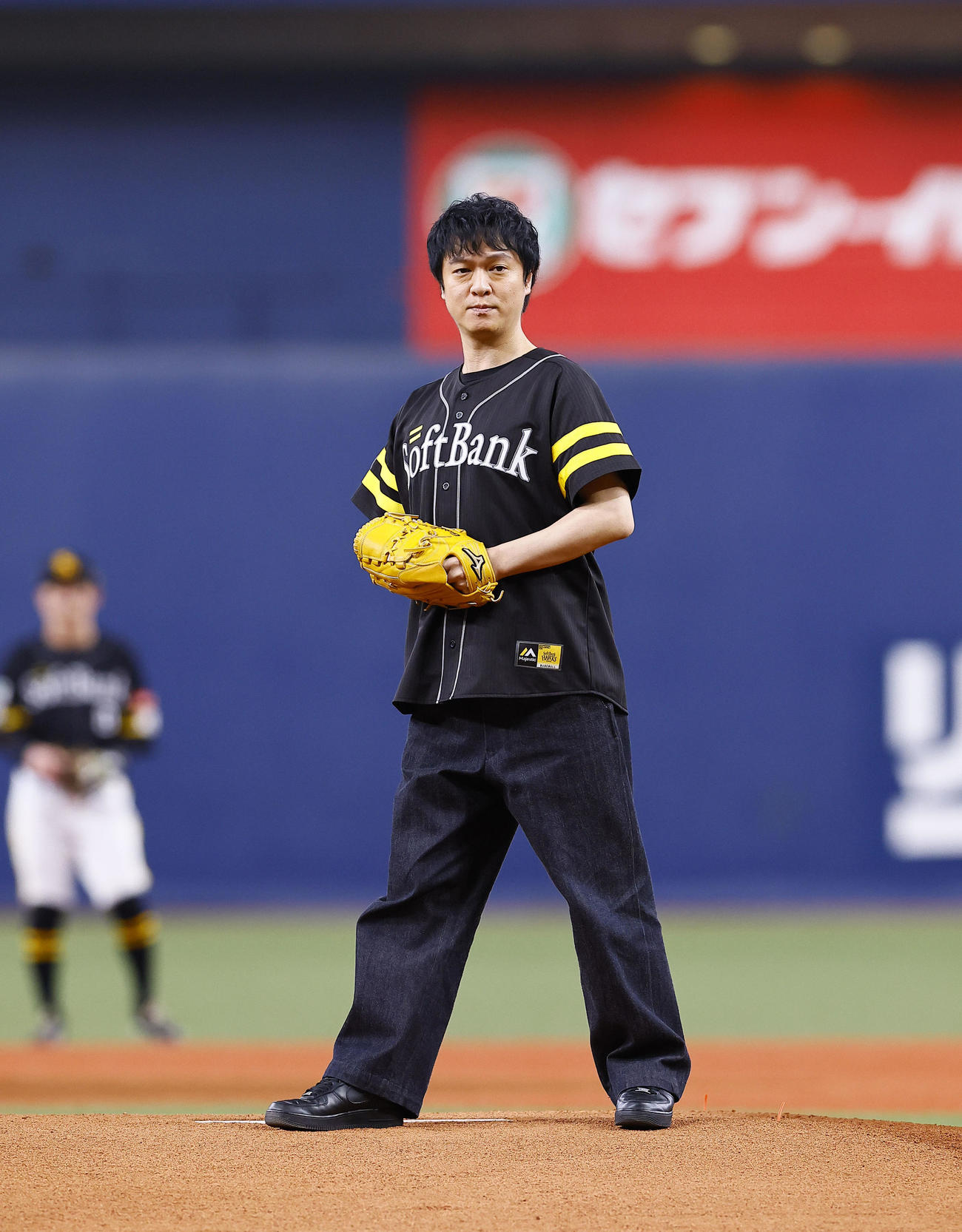 ソフトバンク対西武　始球式を務めたSUPER EIGHT丸山隆平（撮影・藤尾明華）
