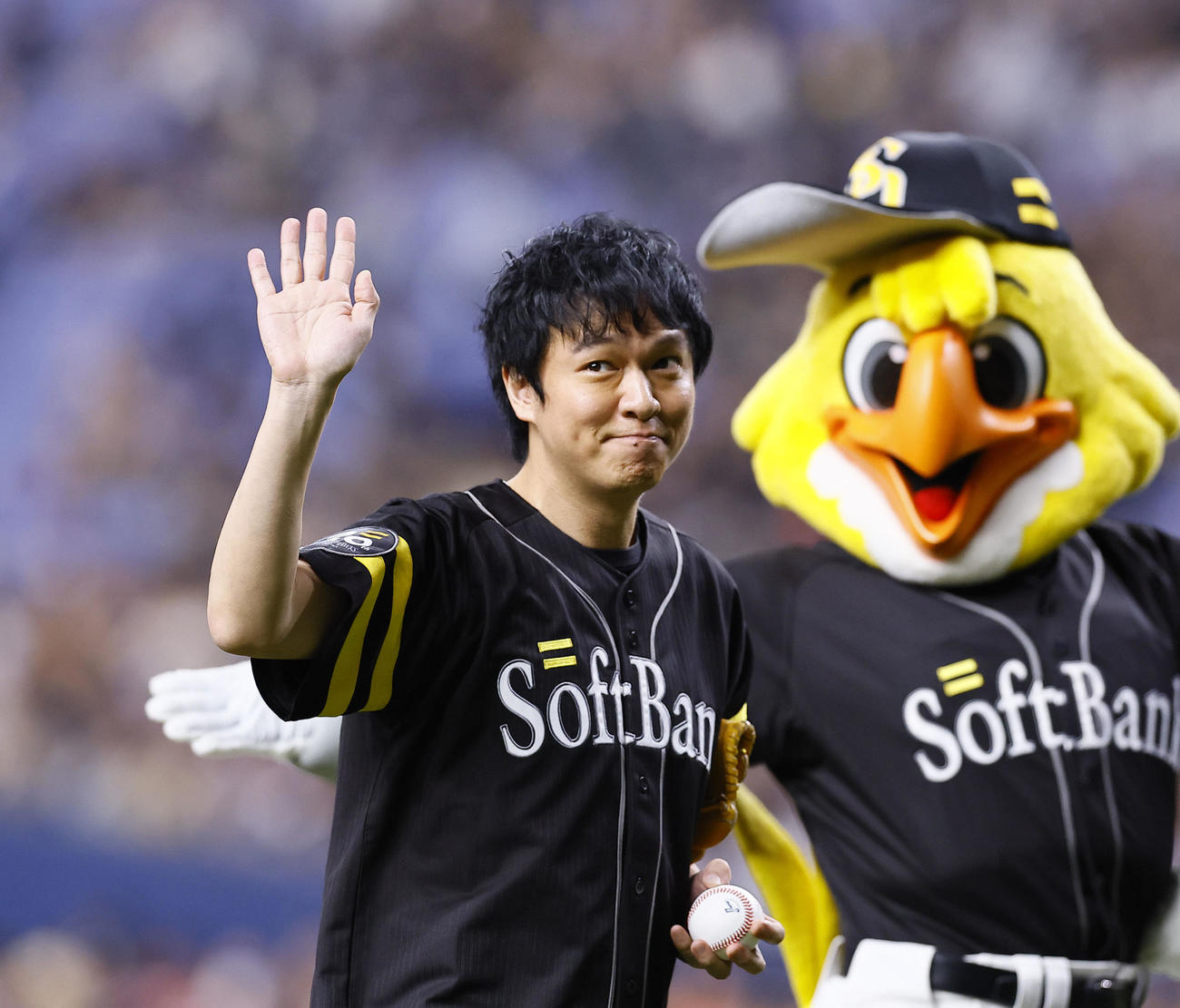 ソフトバンク対西武　始球式を務めたSUPER EIGHT丸山隆平（撮影・藤尾明華）