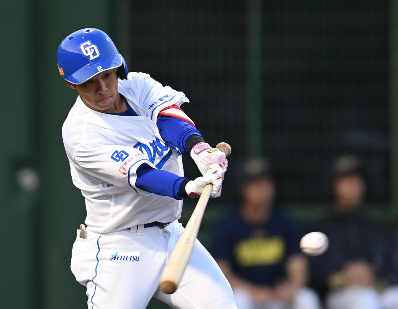 中日対ヤクルト　1回裏中日2死満塁、右前適時打を放つ田中（撮影・森本幸一）