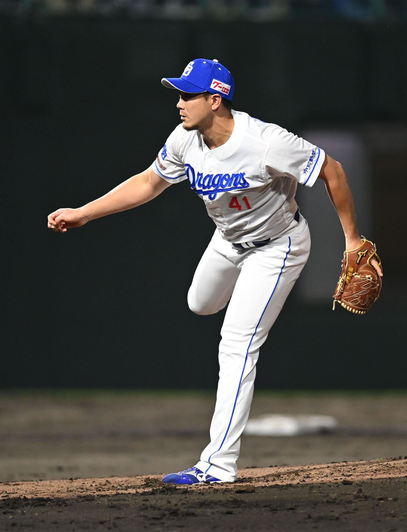 中日対ヤクルト　5回表、中日2番手で登板する勝野（撮影・森本幸一）