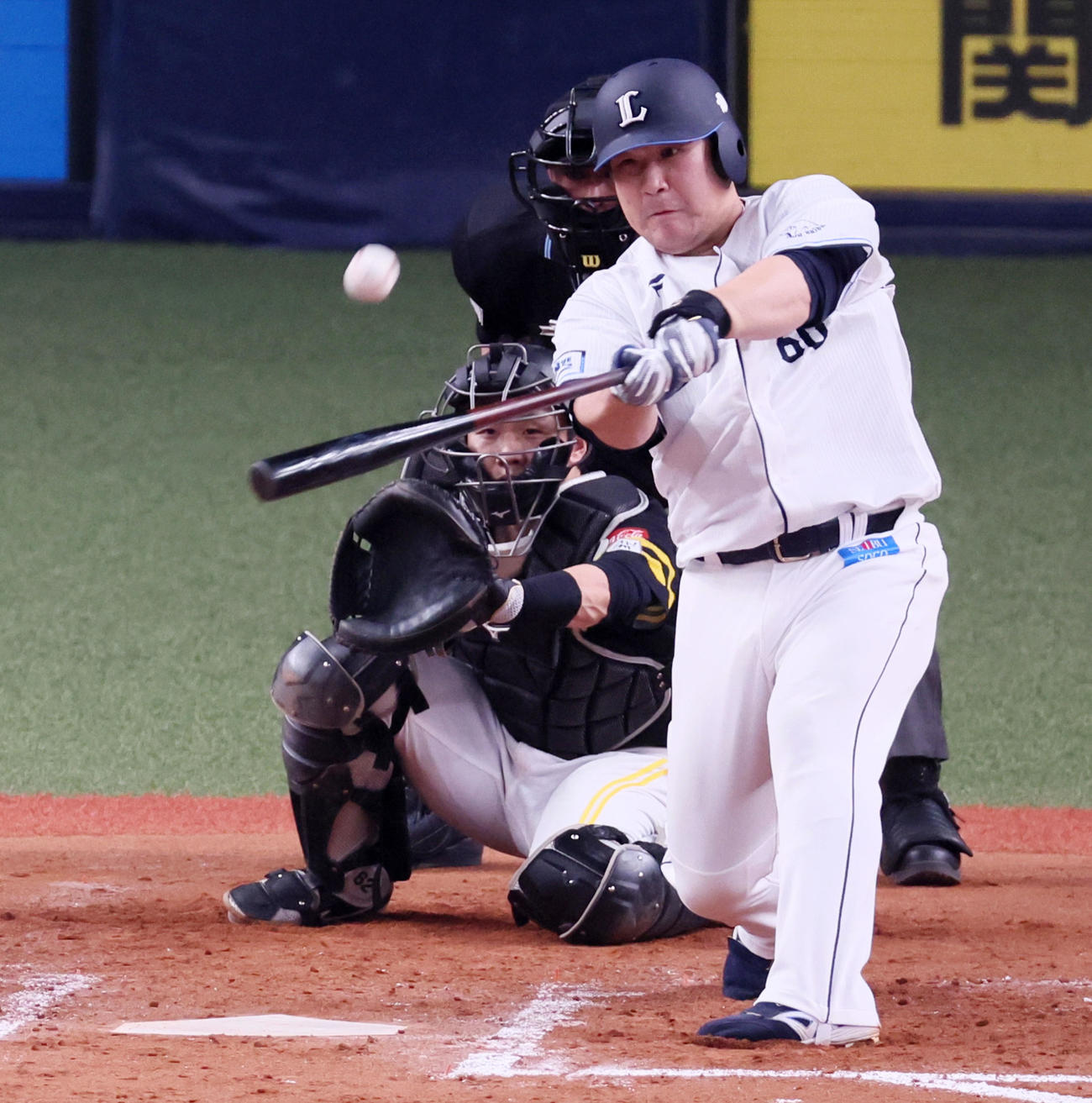 ソフトバンク対西武　7回表西武1死、中村剛は左越えソロ本塁打を放つ（撮影・加藤哉）