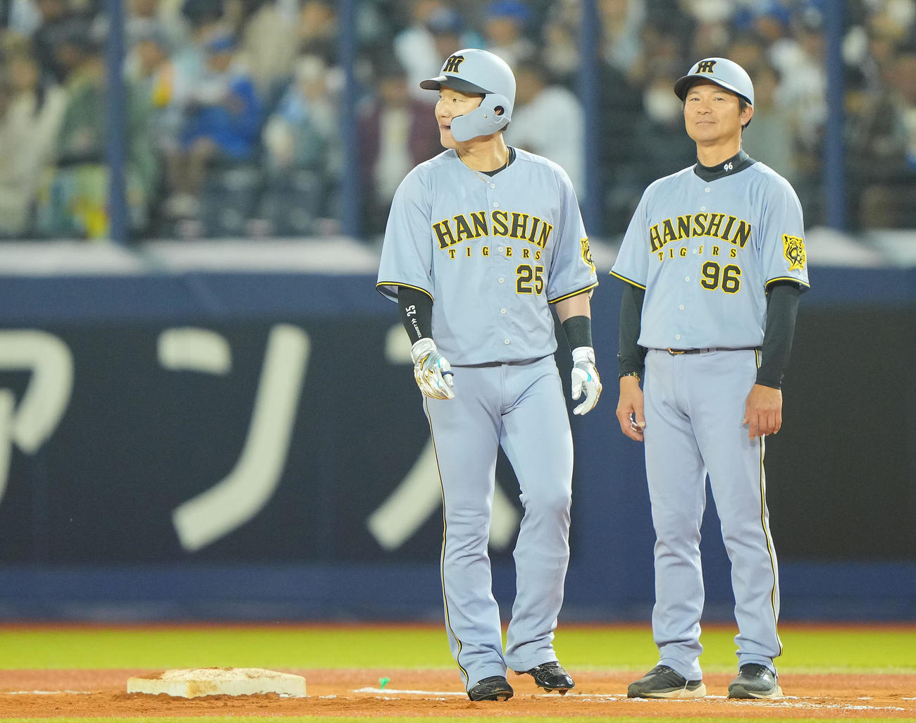 DeNA対阪神　7回表阪神1死満塁、三ゴロ併殺に倒れ悔しげな渡辺諒（撮影・垰建太）