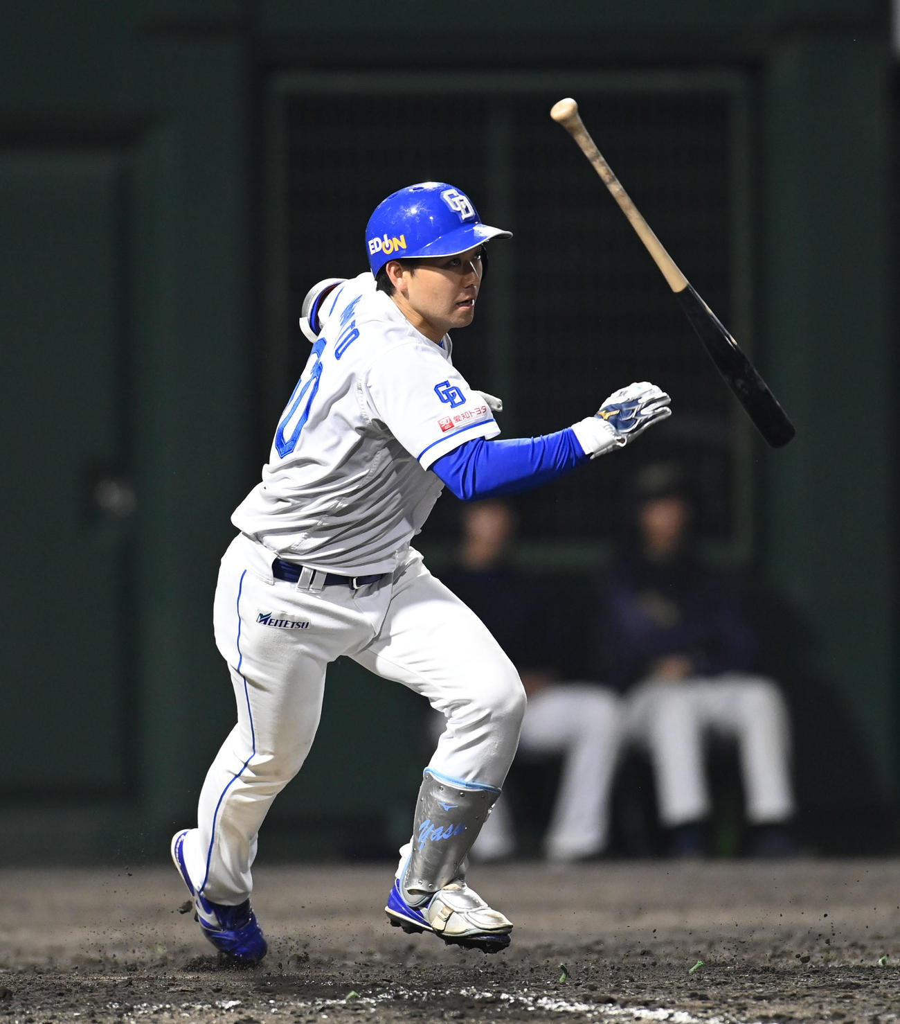 中日対ヤクルト　5回裏中日2死二、三塁、右前適時打を放つ山本（撮影・森本幸一）