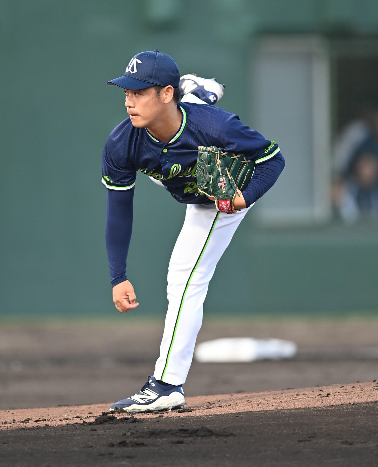 中日対ヤクルト　1回裏、登板するヤクルト先発の小川（撮影・森本幸一）
