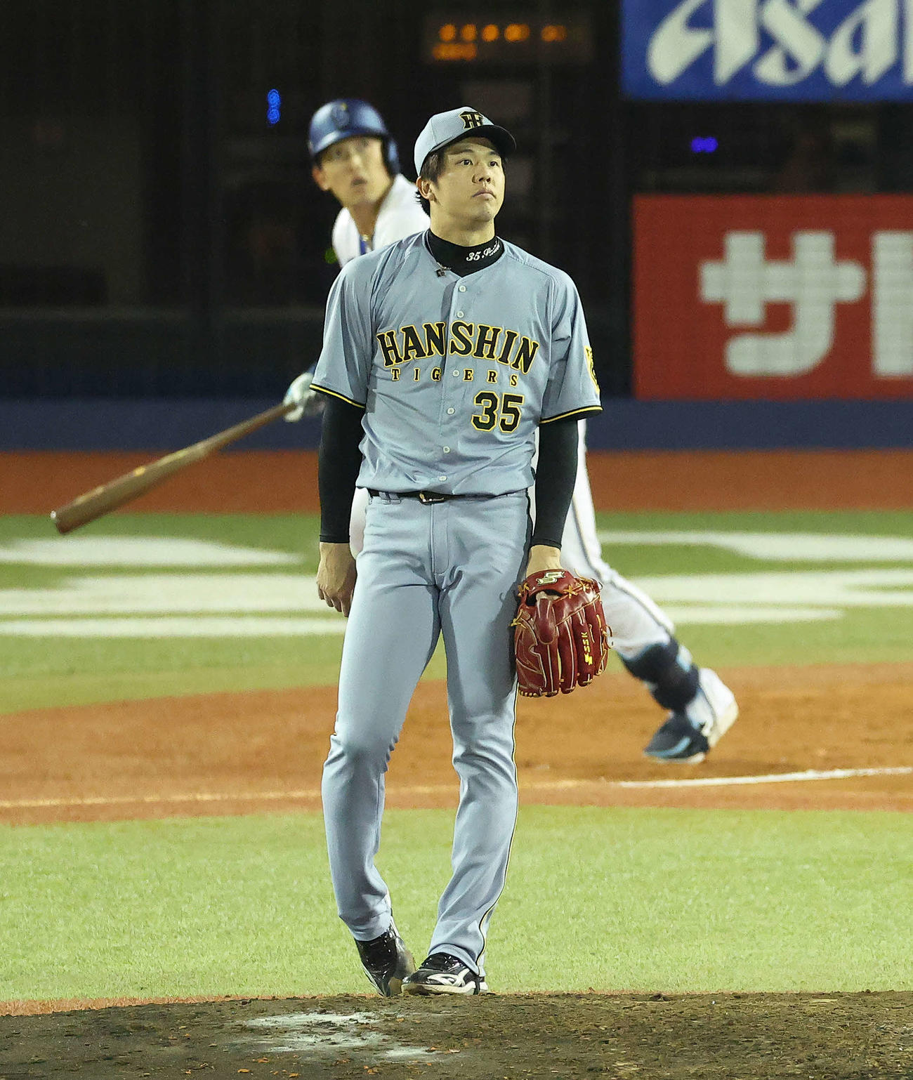 DeNA対阪神　7回裏DeNA無死、山本にフェンス直撃の二塁打を浴びる才木（撮影・河田真司）