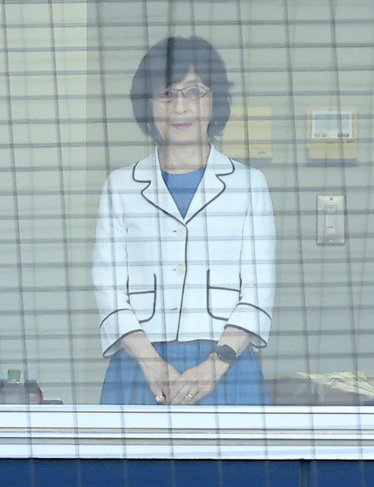 DeNA対阪神　開始前、君が代に臨むDeNA南場オーナー（撮影・河田真司）