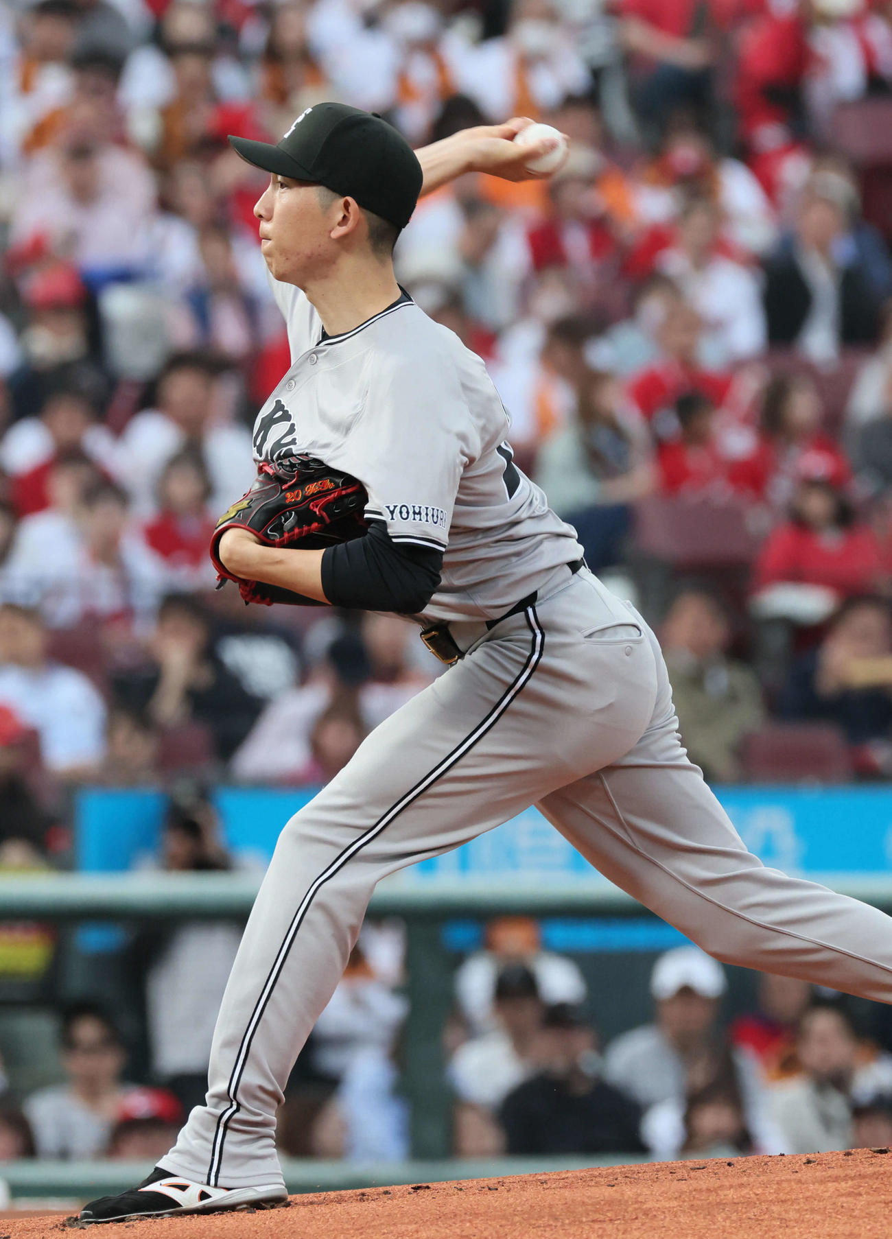 広島対巨人　巨人先発の戸郷（撮影・加藤孝規）