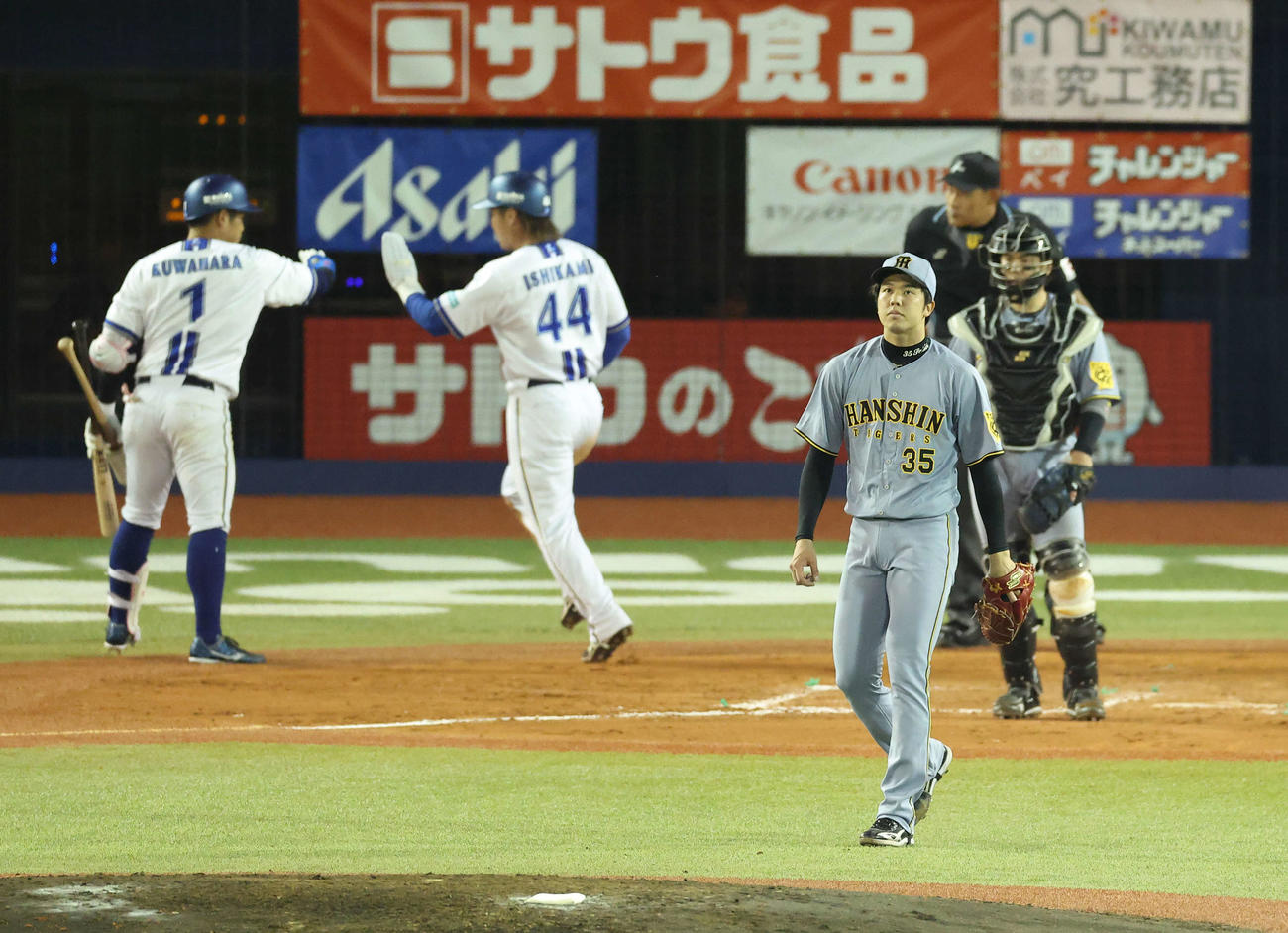 DeNA対阪神　7回裏DeNA1死三塁、松尾の中犠飛で先制を許す才木（撮影・河田真司）