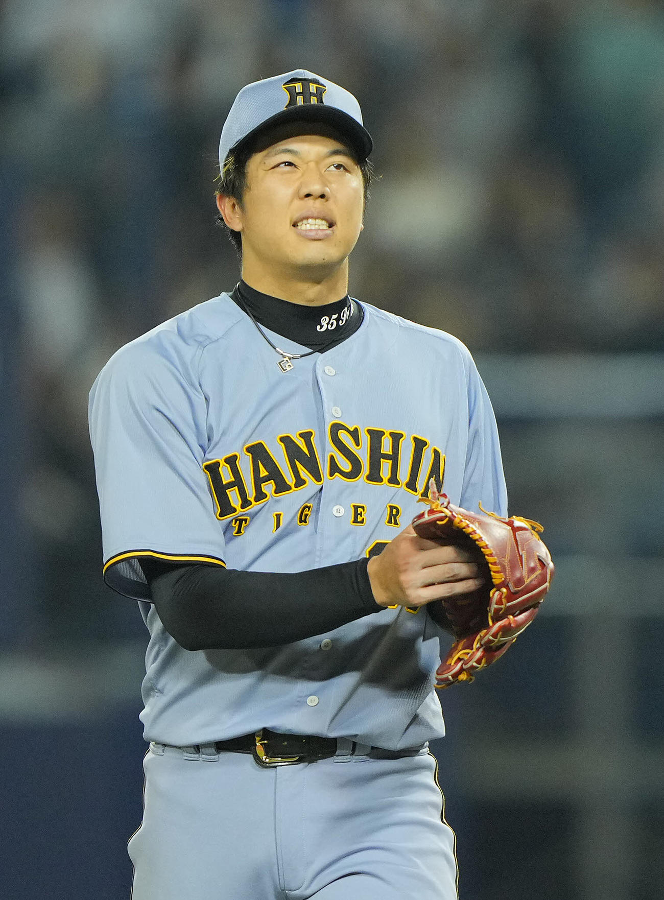 DeNA対阪神　7回裏の登板を終え先制を許した阪神先発の才木は厳しい表情を見せる（撮影・垰建太）