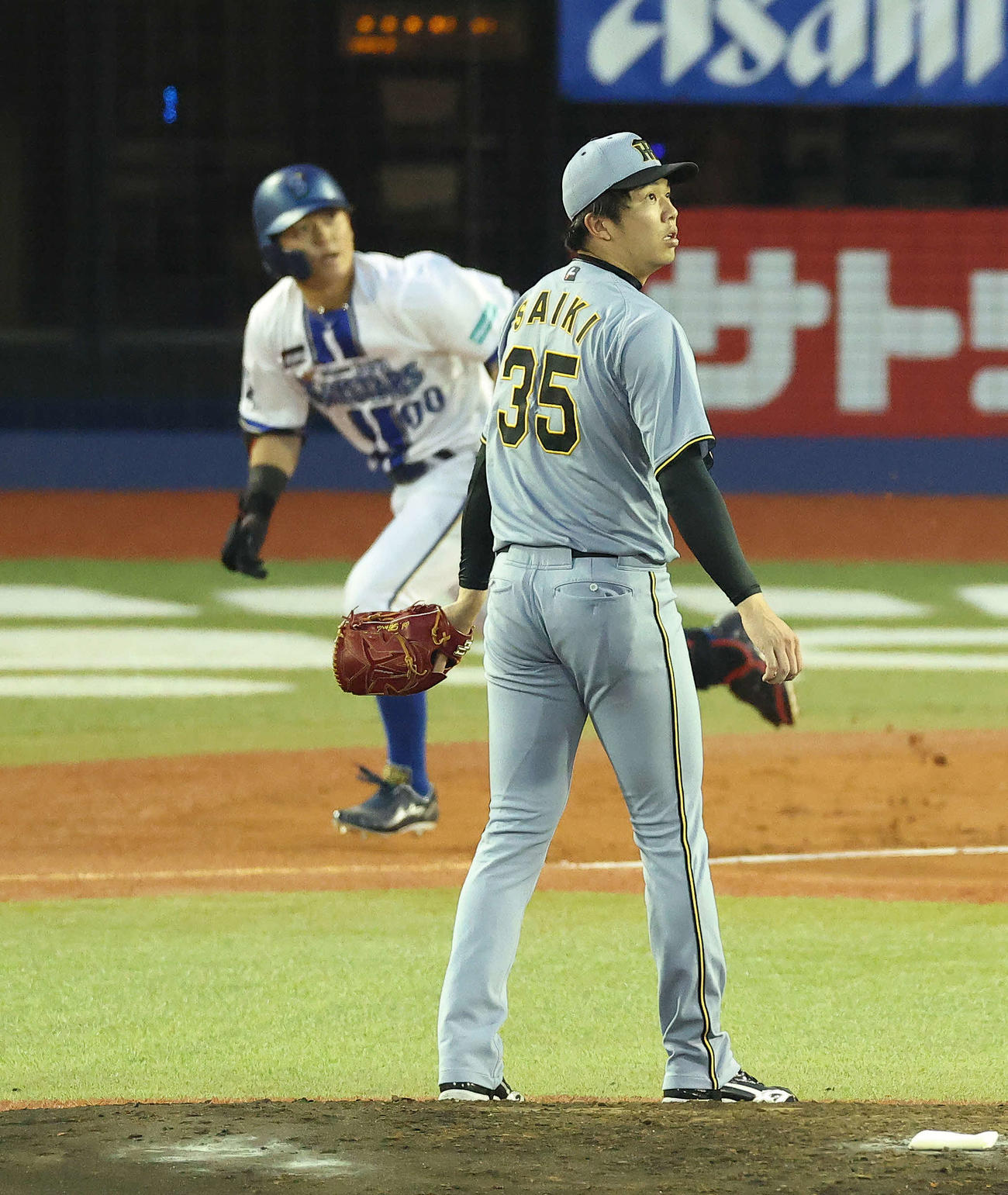 DeNA対阪神　3回裏DeNA無死、林に二塁打を浴びる才木（撮影・河田真司）