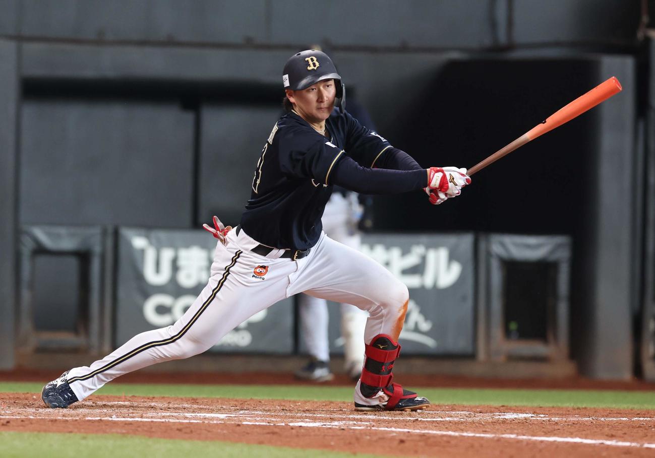 日本ハム対オリックス　5回表オリックス1死三塁、右前適時打を放つ紅林（撮影・黒川智章）