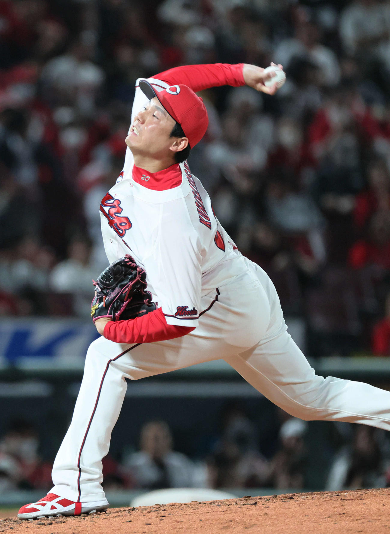 広島対巨人　8回表巨人、広島抑えの栗林は8回に登板（撮影・加藤孝規）