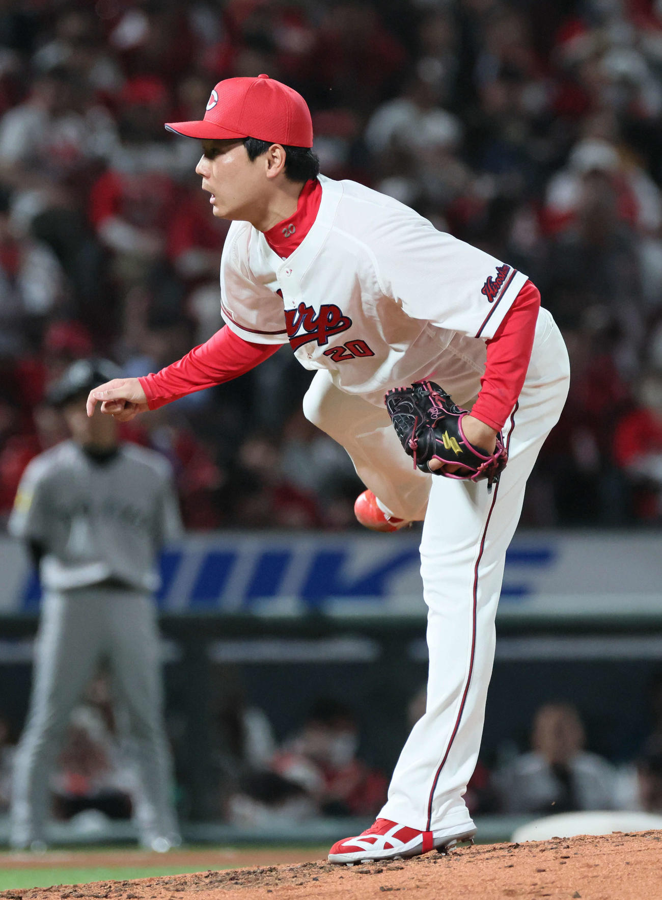 広島対巨人　8回表巨人、広島抑えの栗林は8回に登板（撮影・加藤孝規）