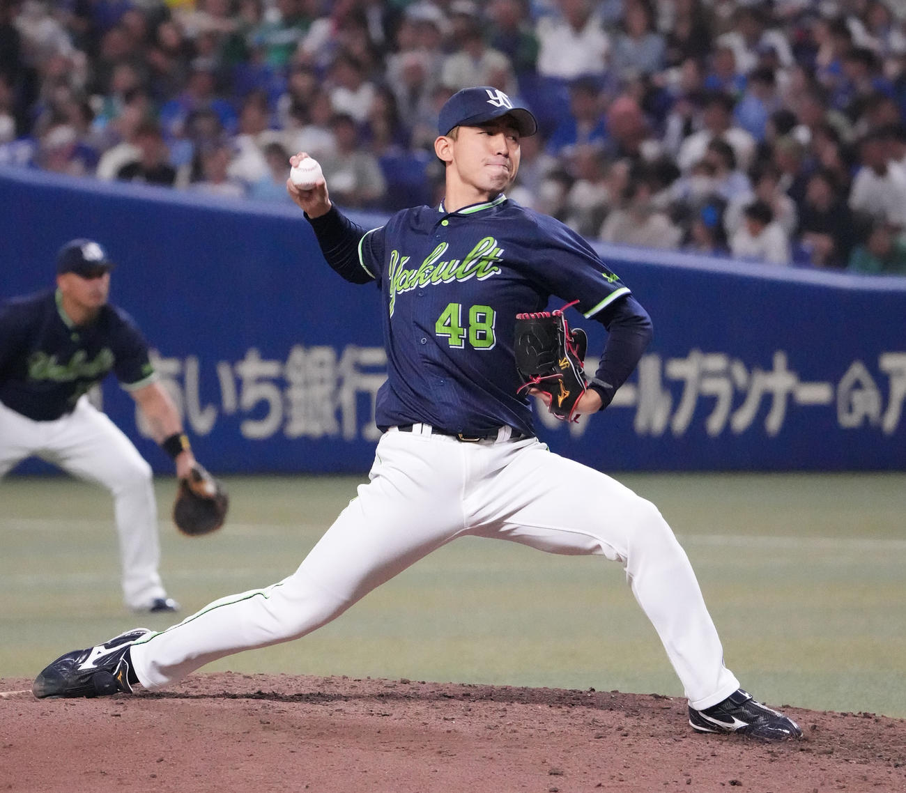 中日対ヤクルト　7回裏、ヤクルト2番手で登板する金久保（撮影・森本幸一）