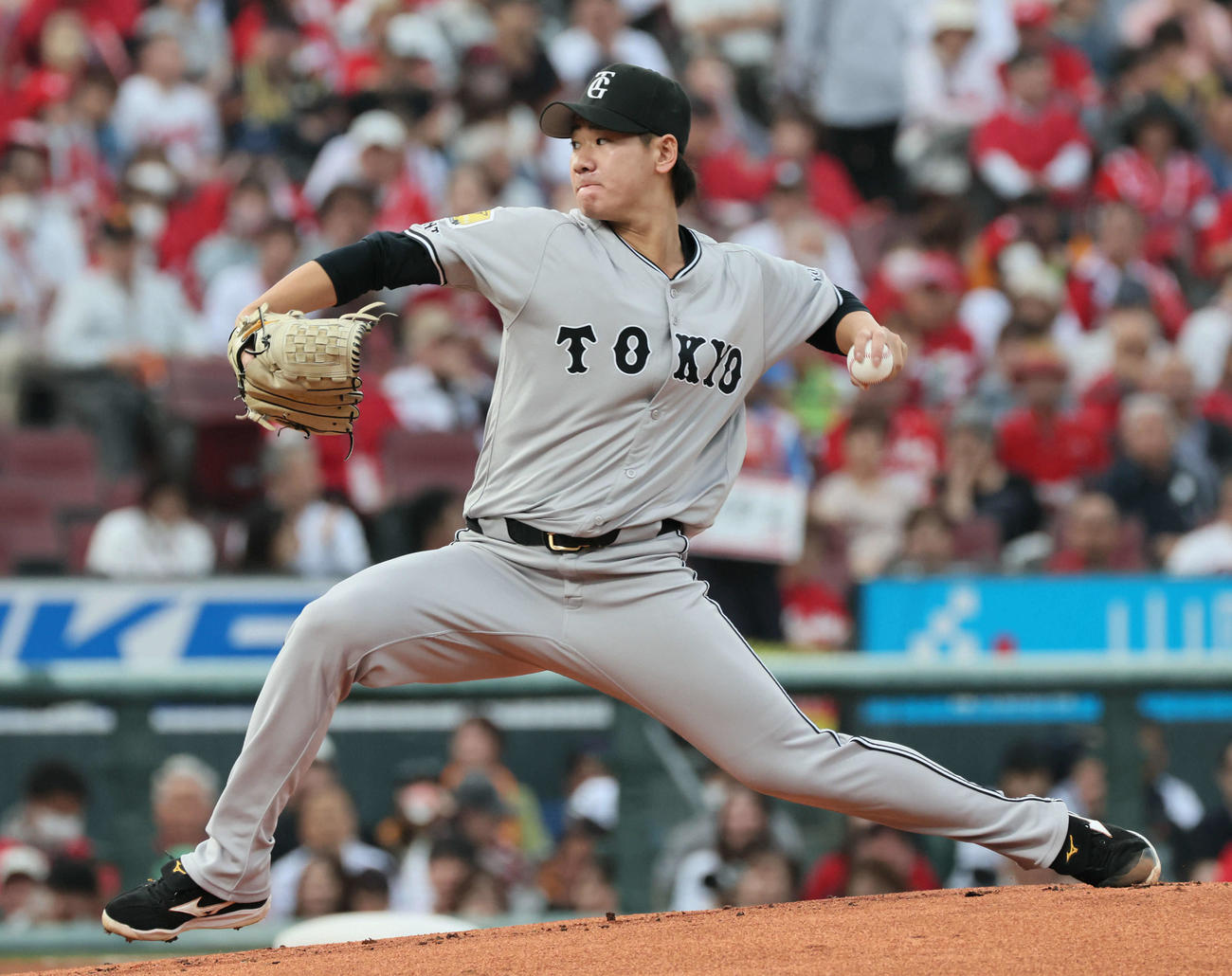 広島対巨人　巨人先発の井上（撮影・加藤孝規）