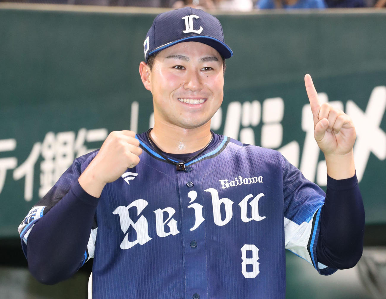 ソフトバンク対西武　プロ初本塁打を放ちヒーローになった渡部聖は笑顔を見せる（撮影・梅根麻紀）
