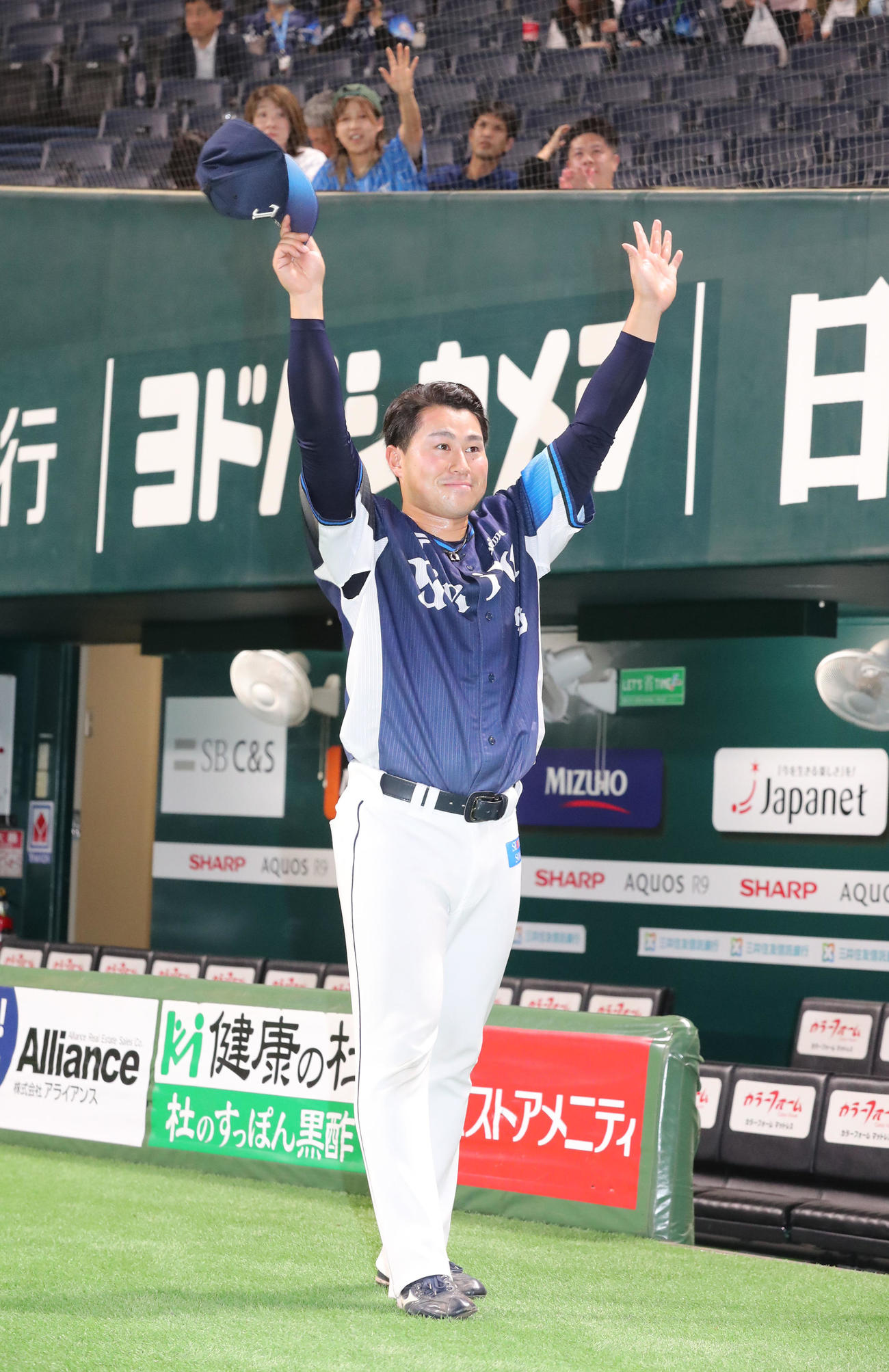 ソフトバンク対西武　ヒーローになった渡部聖は笑顔を見せる（撮影・梅根麻紀）