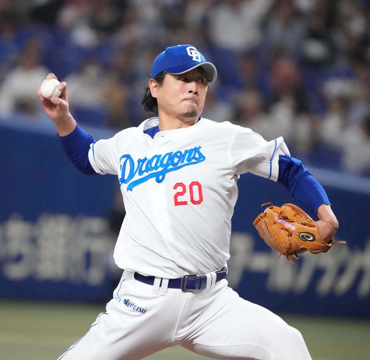 中日対ヤクルト　1回表、登板する中日先発の涌井（撮影・森本幸一）