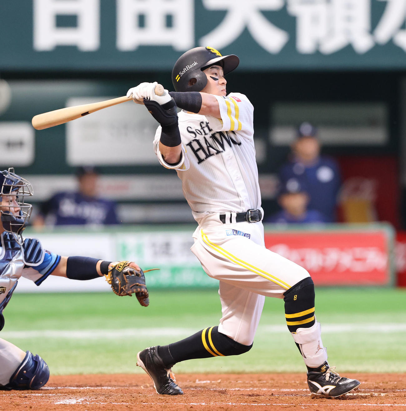 ソフトバンク対西武　2回裏ソフトバンク1死三塁、牧原大は右犠飛を放つ（撮影・梅根麻紀）