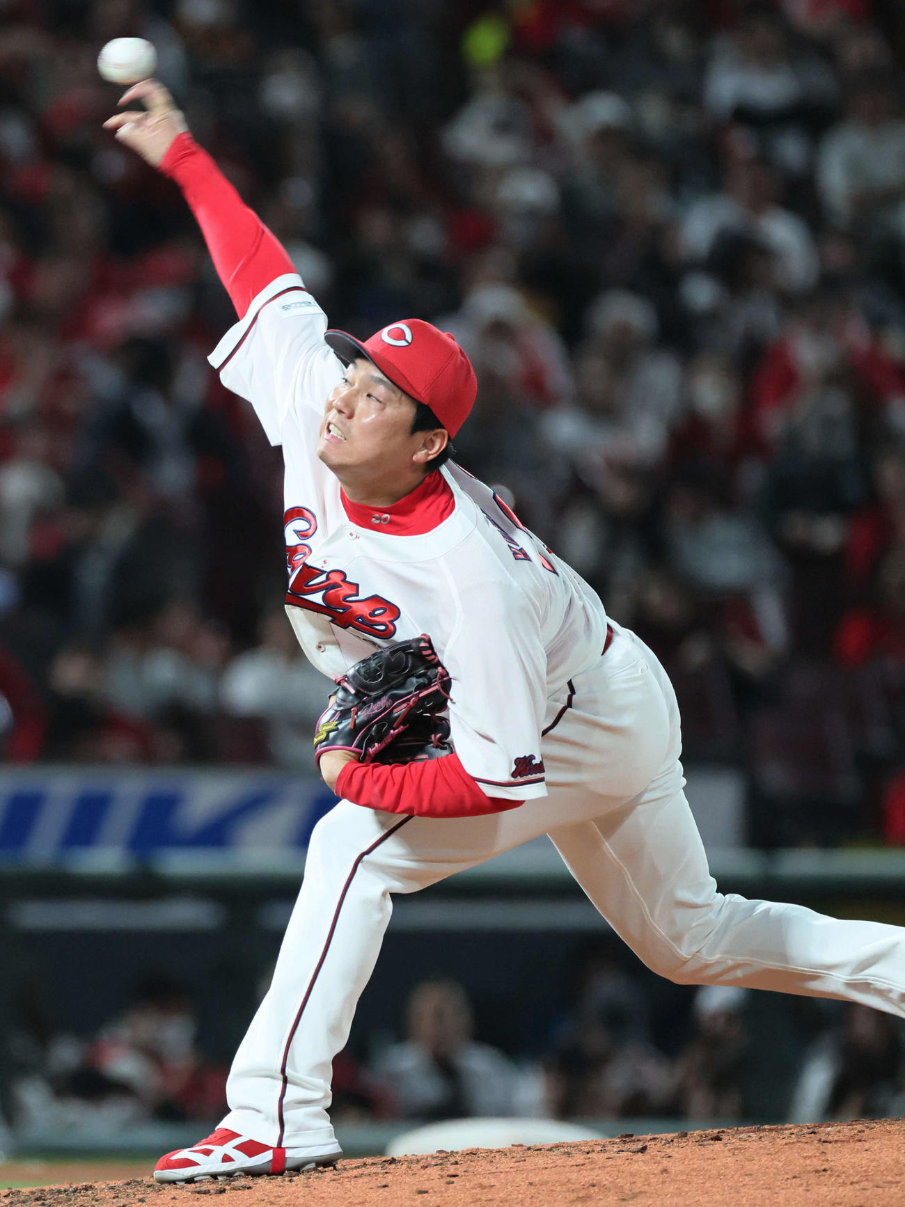 広島対巨人　8回表巨人、広島抑えの栗林は8回に登板（撮影・加藤孝規）