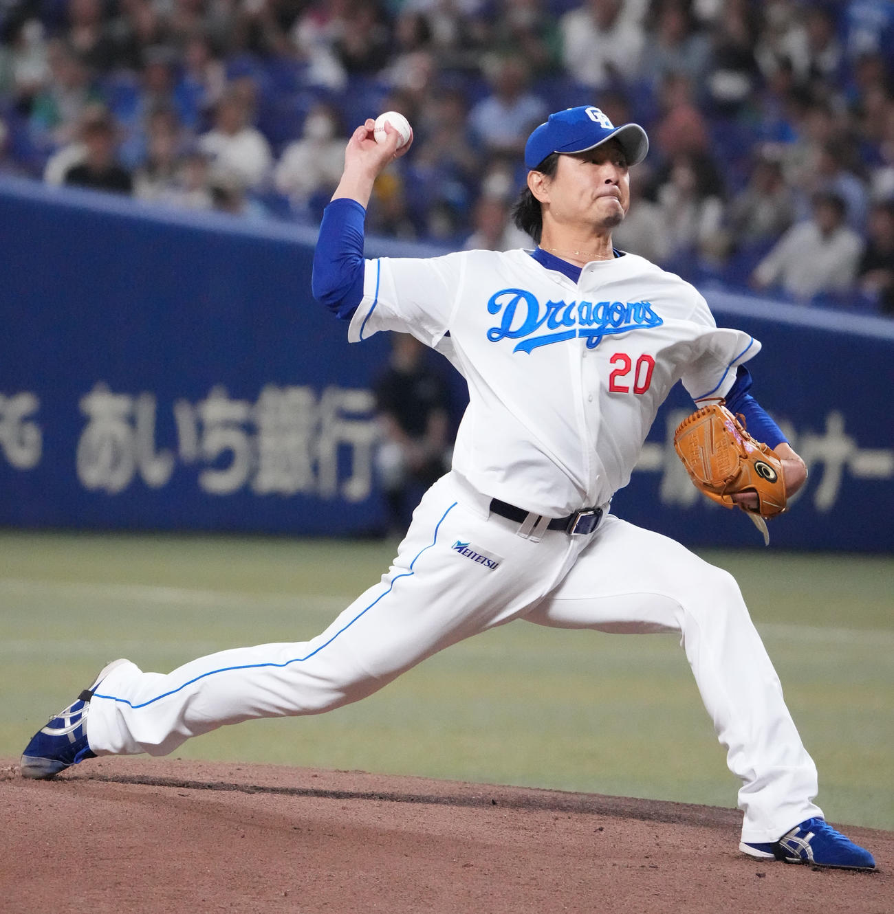 中日対ヤクルト　1回表、登板する中日先発の涌井（撮影・森本幸一）