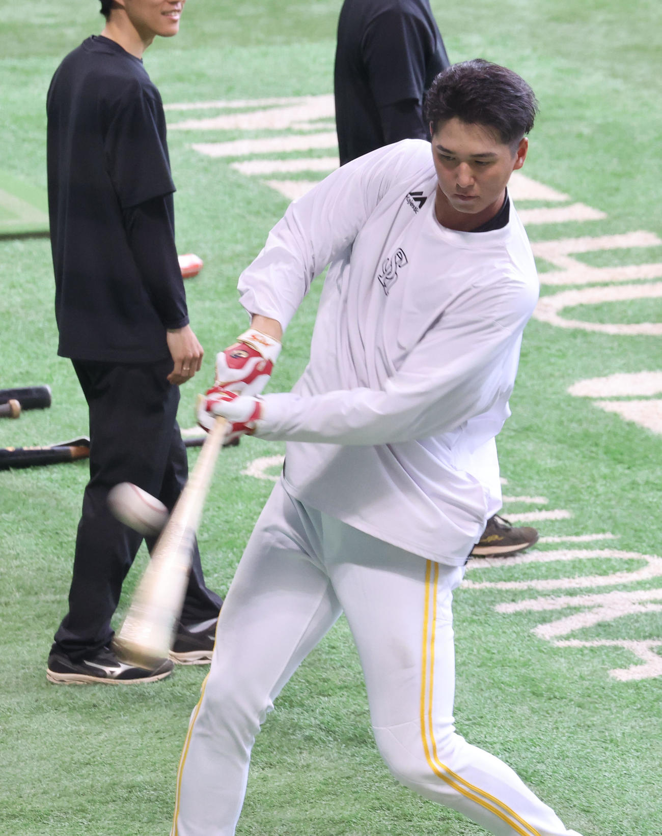 ソフトバンク対西武　打撃練習をする秋広（撮影・梅根麻紀）
