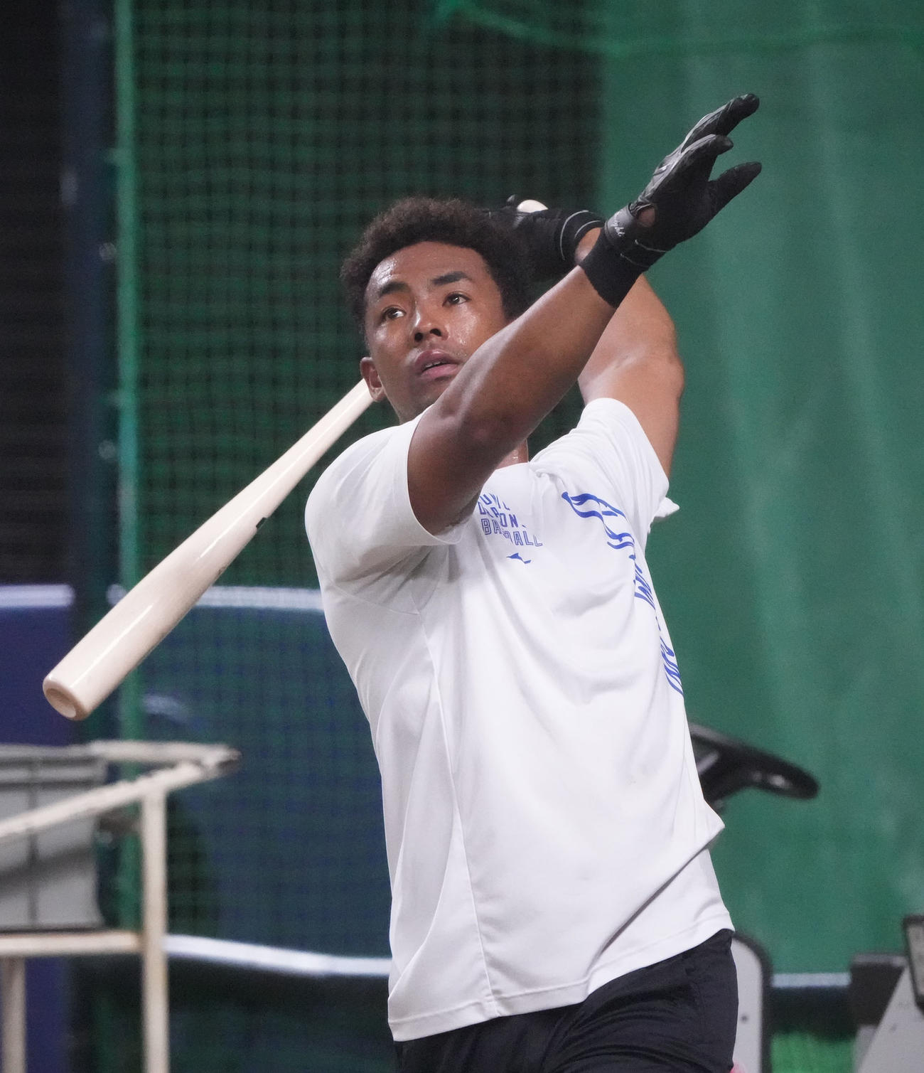 ロングティー打撃練習をするブライト健太（撮影・森本幸一）