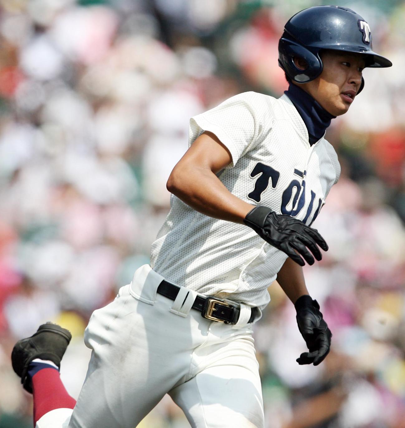 2008年8月18日、常葉菊川戦で右前安打を放つ大阪桐蔭・浅村栄斗