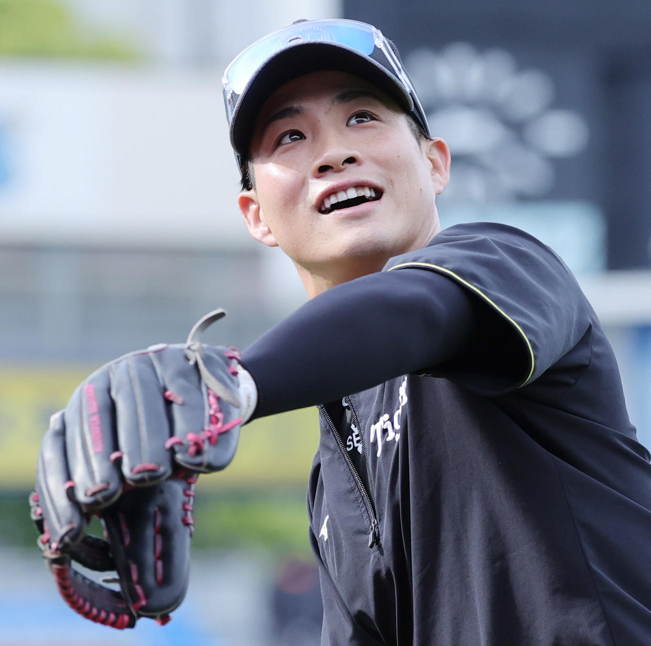 DeNA対阪神　試合前に調整する阪神木浪（撮影・野上伸悟）