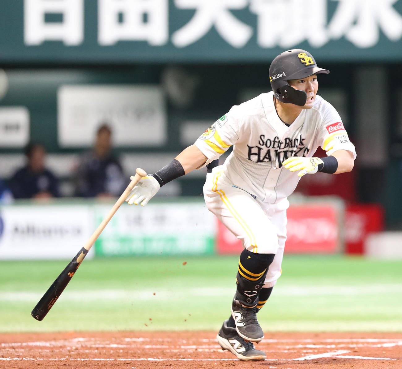 ソフトバンク対西武　2回裏ソフトバンク無死、中村は右越え二塁打を放つ（撮影・梅根麻紀）