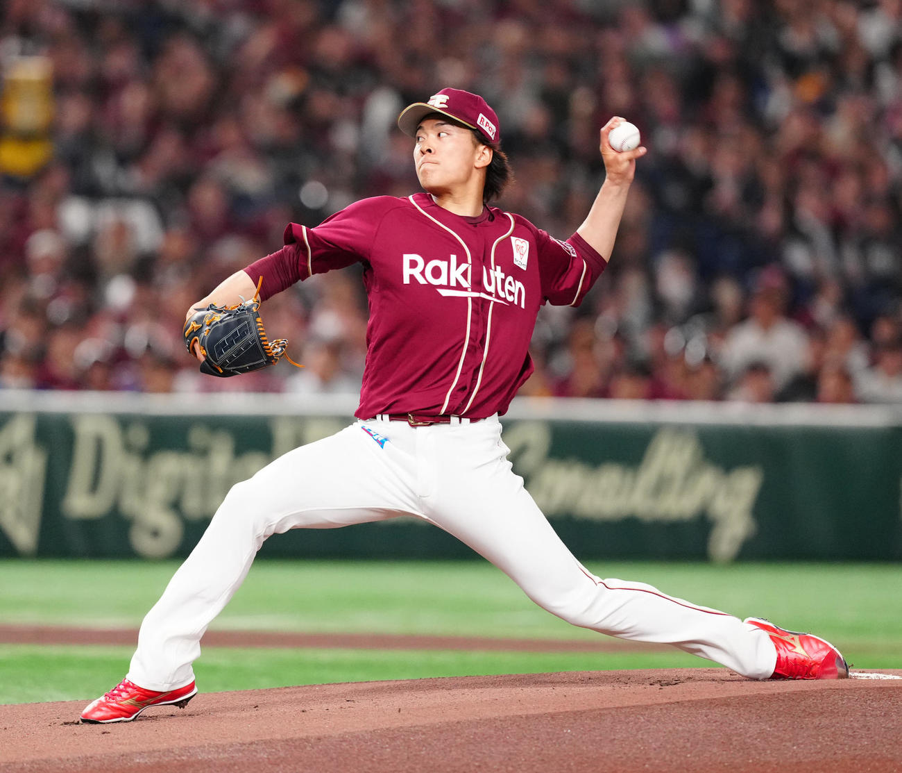 楽天対ロッテ　楽天先発の早川（撮影・江口和貴）