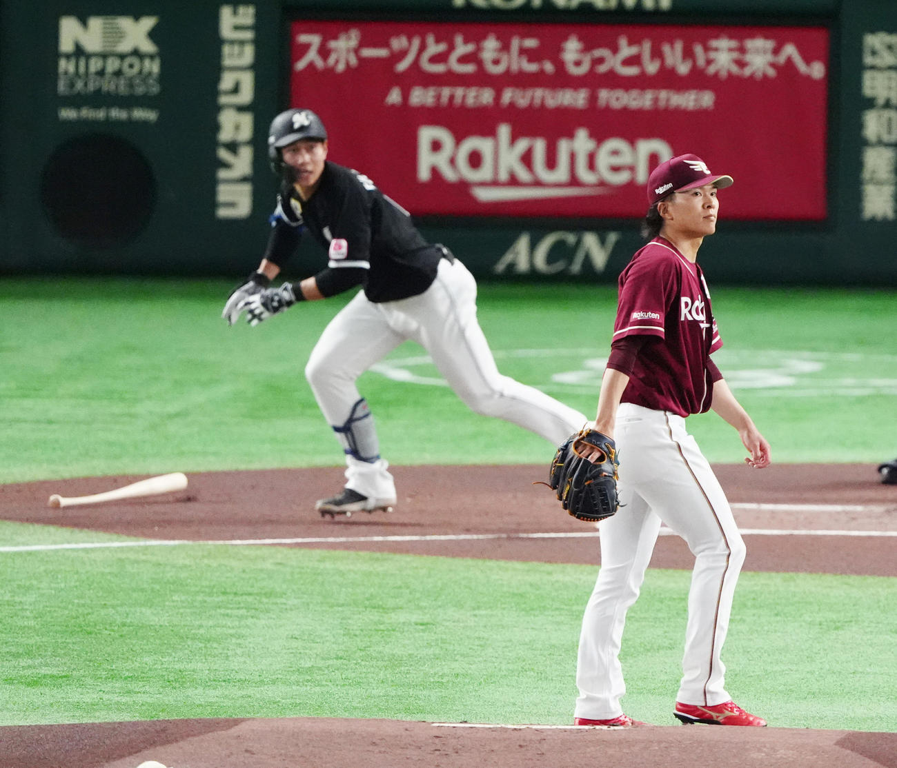 楽天対ロッテ　1回表ロッテ1死三塁、藤原に左前へ先制適時打を打たれる先発早川（撮影・清水貴仁）
