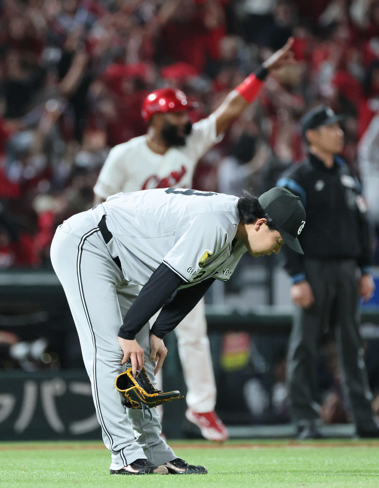 広島対巨人　6回裏広島1死満塁、小園に逆転右越え満塁本塁打を浴びた山崎（撮影・加藤孝規）