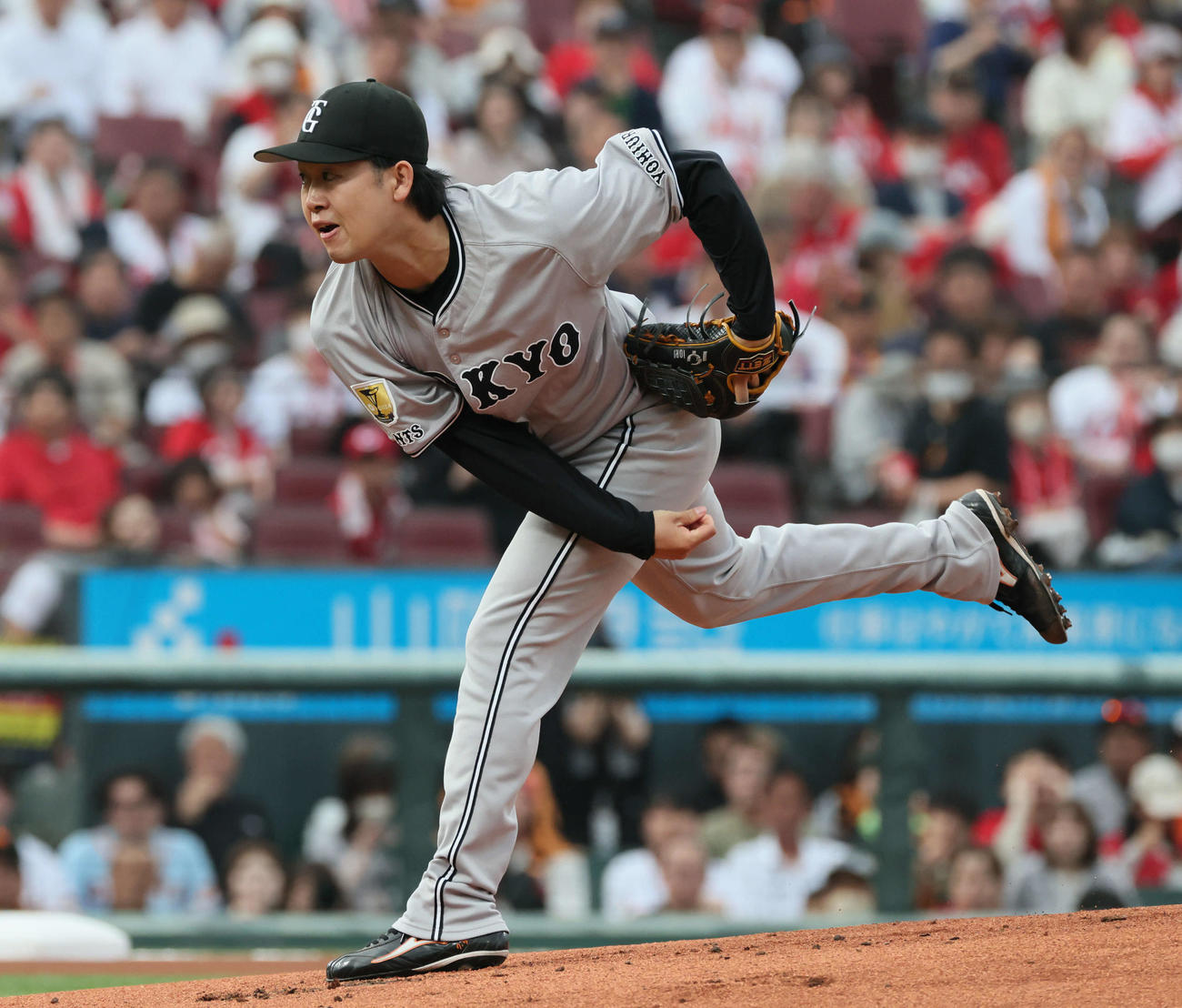 広島対巨人　巨人先発の山崎（撮影・加藤孝規）