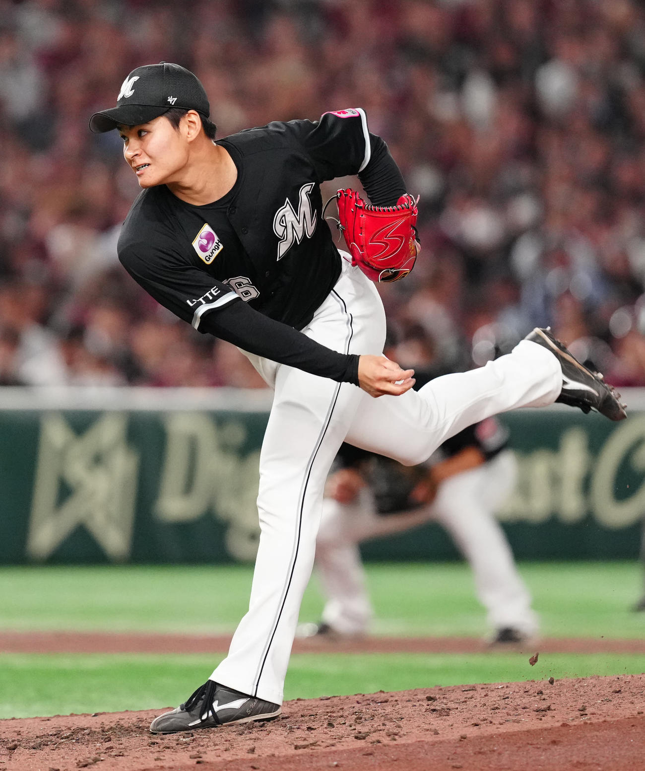 楽天対ロッテ　ロッテ3番手の中森（撮影・江口和貴）