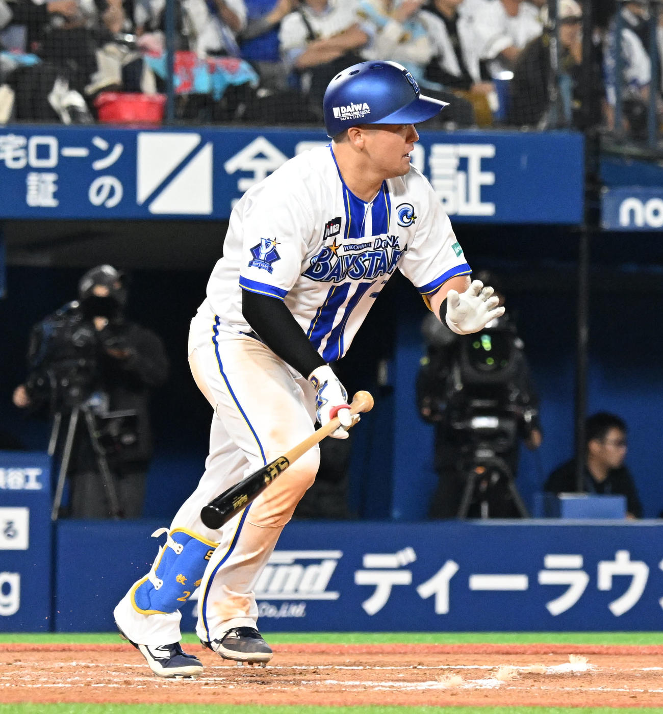 DeNA対阪神　8回裏DeNA2死一、二塁、牧が中前に先制適時打を放つ（撮影・千葉一成）
