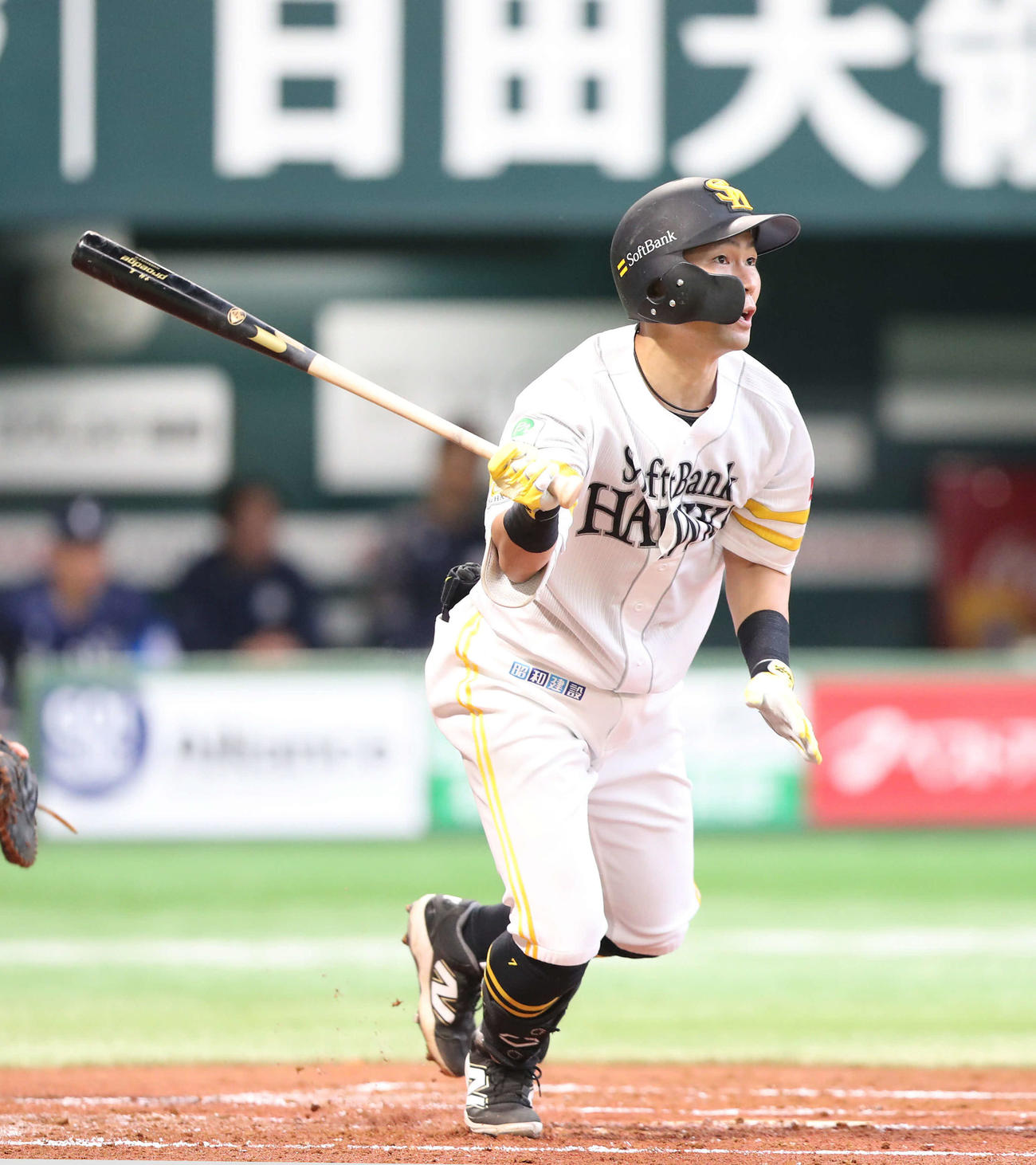 ソフトバンク対西武　2回裏ソフトバンク無死、中村は右越え二塁打を放つ（撮影・梅根麻紀）