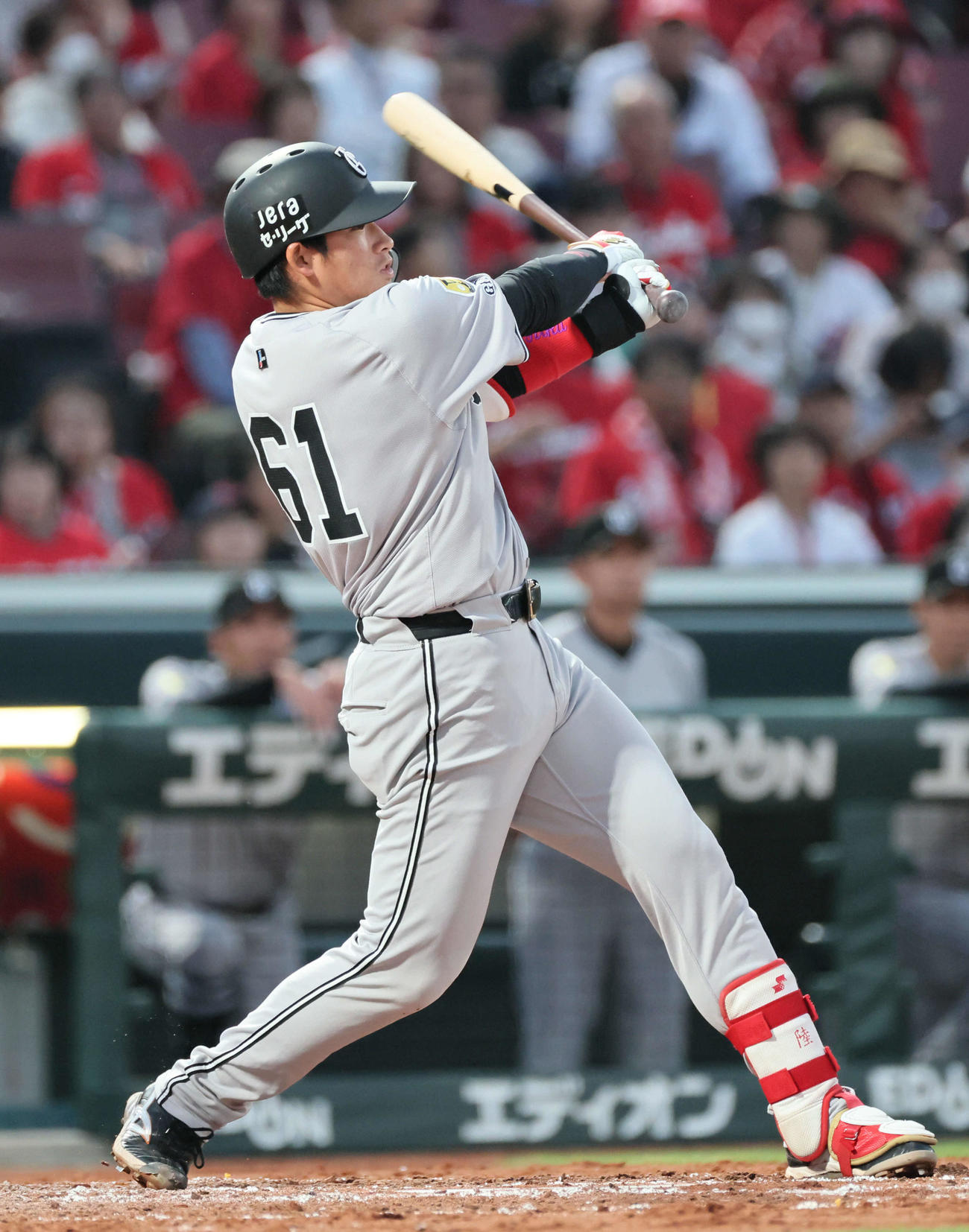 広島対巨人　4回表巨人2死、増田陸は中前打を放つ（撮影・加藤孝規）