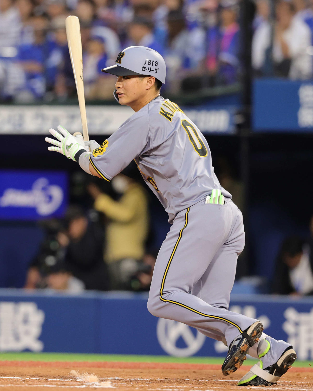 DeNA対阪神　3回表阪神無死、左前打を放つ木浪（撮影・野上伸悟）