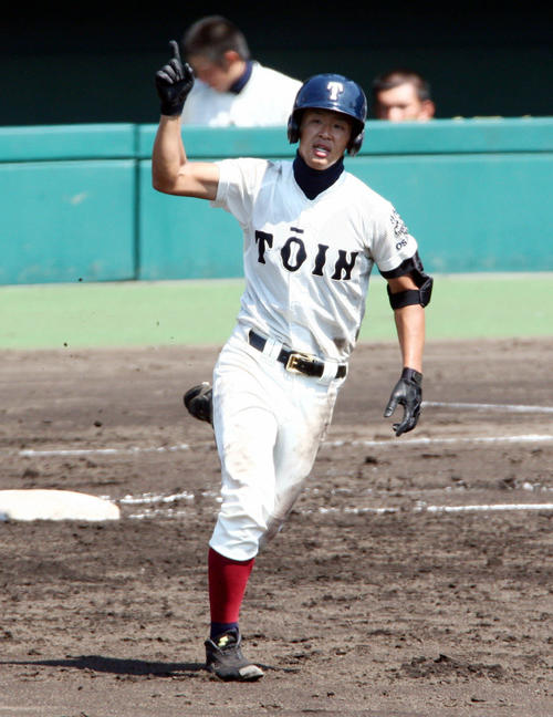 08年8月、全国高校野球選手権大会・2回戦　大阪桐蔭対金沢　2回裏大阪桐蔭2死、浅村は左越え本塁打を放つ
