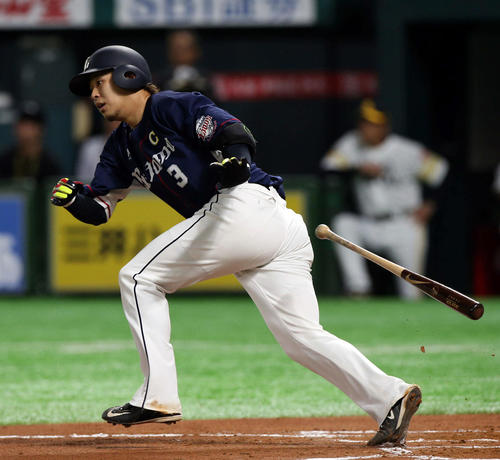 ソフトバンク対西武　7回表西武2死三塁、浅村は左前適時打を放つ（2017年9月28日撮影）